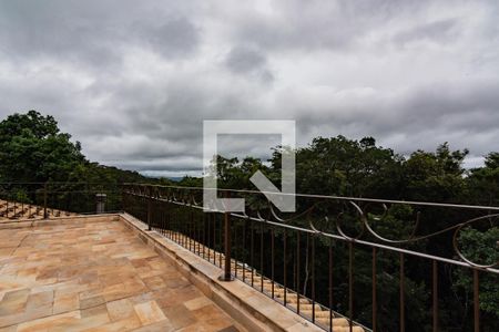 Casa de condomínio à venda com 400m², 4 quartos e 3 vagas Casa de condomínio à venda com 400m², 4 quartos e 3 vagasTerraço