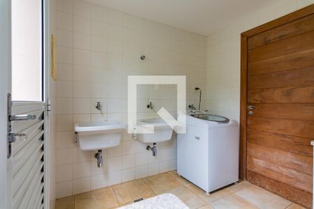 Casa de condomínio à venda com 400m², 4 quartos e 3 vagas Casa de condomínio à venda com 400m², 4 quartos e 3 vagasÁrea de Serviço