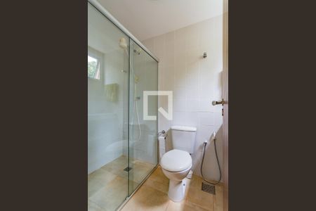 Casa de condomínio à venda com 400m², 4 quartos e 3 vagas Casa de condomínio à venda com 400m², 4 quartos e 3 vagasBanheiro da Área de Serviço