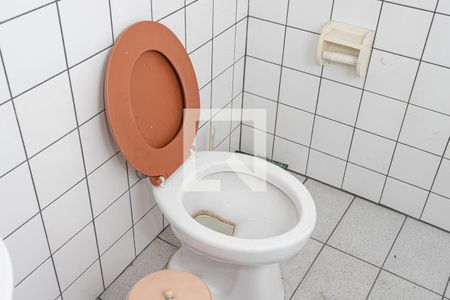 Casa para alugar com 600m², 4 quartos e 15 vagas Casa para alugar com 600m², 4 quartos e 15 vagasBanheiro garagem