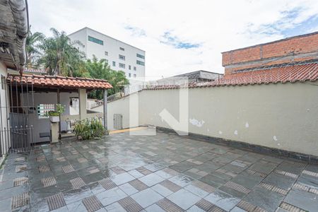 Casa para alugar com 600m², 4 quartos e 15 vagas Casa para alugar com 600m², 4 quartos e 15 vagasQuintal