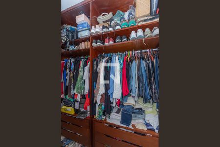 Casa para alugar com 600m², 4 quartos e 15 vagas Casa para alugar com 600m², 4 quartos e 15 vagasCloset suite 1