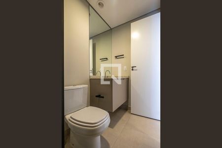Banheiro de apartamento para alugar com 1 quarto, 28m² em Pinheiros, São Paulo
