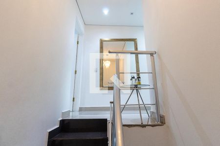 Casa para alugar com 87m², 2 quartos e 2 vagasEscada