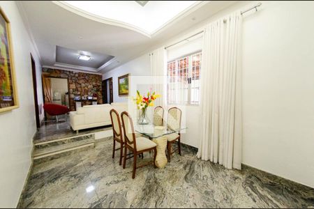 Sala de casa à venda com 3 quartos, 382m² em João Pinheiro, Belo Horizonte