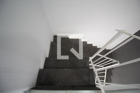 Casa de condomínio para alugar com 55m², 2 quartos e 1 vagaescada