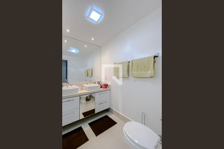 Apartamento à venda com 184m², 4 quartos e 3 vagasBanheiro da Suíte 1