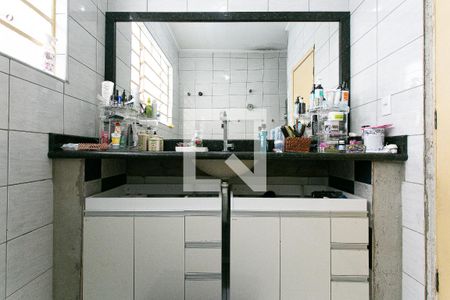 Casa à venda com 240m², 3 quartos e 2 vagasBanheiro 1