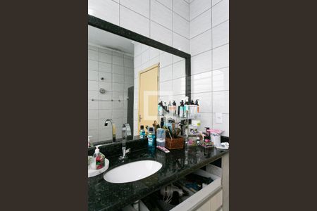 Casa à venda com 240m², 3 quartos e 2 vagasBanheiro 1