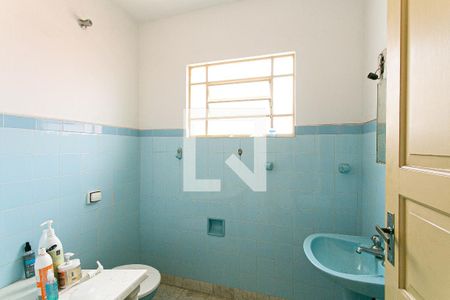 Casa à venda com 240m², 3 quartos e 2 vagasEdícula - Banheiro