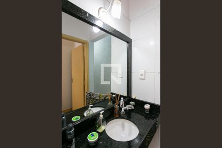 Casa à venda com 240m², 3 quartos e 2 vagasBanheiro 2