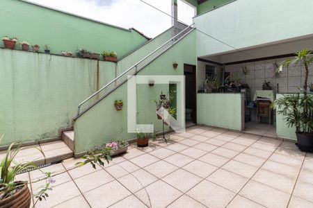 Casa à venda com 200m², 3 quartos e 6 vagasQuintal