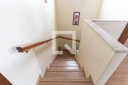 Casa à venda com 200m², 3 quartos e 6 vagasEscada