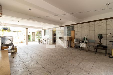 Casa à venda com 200m², 3 quartos e 6 vagasSalão de Festas/Garagem 