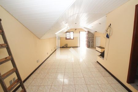 Casa à venda com 345m², 3 quartos e 5 vagas Casa à venda com 345m², 3 quartos e 5 vagasSotão da Casa