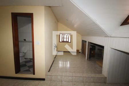 Casa à venda com 345m², 3 quartos e 5 vagas Casa à venda com 345m², 3 quartos e 5 vagasSotão da Casa