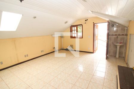 Casa à venda com 345m², 3 quartos e 5 vagas Casa à venda com 345m², 3 quartos e 5 vagasSotão da Casa