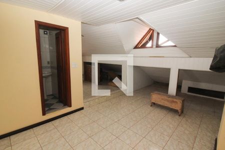 Casa à venda com 345m², 3 quartos e 5 vagas Casa à venda com 345m², 3 quartos e 5 vagasSotão da Casa