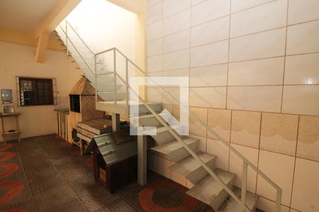 Casa à venda com 345m², 3 quartos e 5 vagas Casa à venda com 345m², 3 quartos e 5 vagasEscada