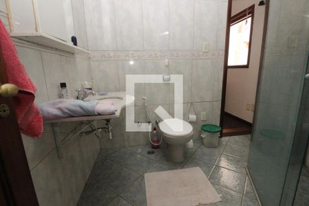 Casa à venda com 345m², 3 quartos e 5 vagas Casa à venda com 345m², 3 quartos e 5 vagasBanheiro da Suíte 2