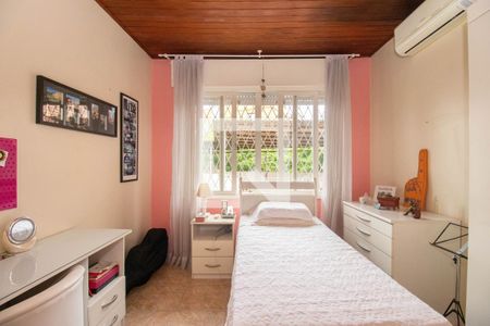 Casa à venda com 400m², 3 quartos e 4 vagas Casa à venda com 400m², 3 quartos e 4 vagasQuarto 2