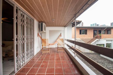 Casa à venda com 400m², 3 quartos e 4 vagas Casa à venda com 400m², 3 quartos e 4 vagasVaranda da Sala 2