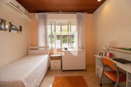 Casa à venda com 400m², 3 quartos e 4 vagas Casa à venda com 400m², 3 quartos e 4 vagasQuarto 1