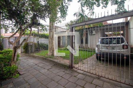 Casa à venda com 400m², 3 quartos e 4 vagas Casa à venda com 400m², 3 quartos e 4 vagasFachada