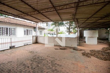Casa à venda com 400m², 3 quartos e 4 vagas Casa à venda com 400m², 3 quartos e 4 vagasTerraço