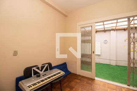 Casa à venda com 400m², 3 quartos e 4 vagas Casa à venda com 400m², 3 quartos e 4 vagasEscritório 2