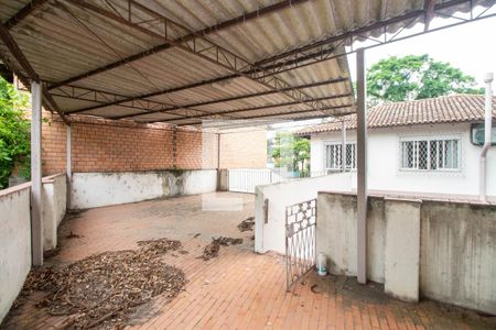 Casa à venda com 400m², 3 quartos e 4 vagas Casa à venda com 400m², 3 quartos e 4 vagasTerraço