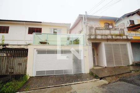 Casa à venda com 147m², 3 quartos e 2 vagas Casa à venda com 147m², 3 quartos e 2 vagasFachada