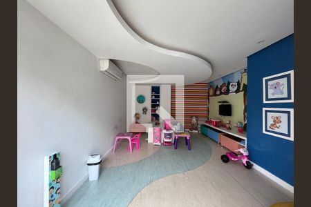 Apartamento à venda com 137m², 3 quartos e 2 vagas Apartamento à venda com 137m², 3 quartos e 2 vagasÁrea comum - brinquedoteca