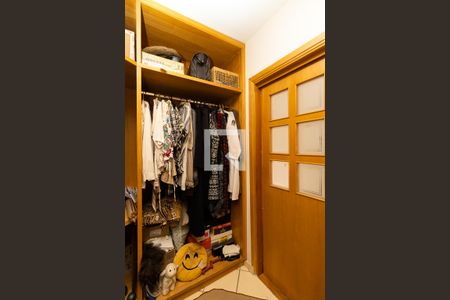 Casa à venda com 200m², 3 quartos e 2 vagasCloset da suíte