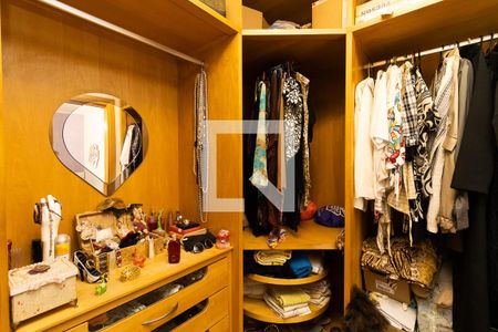 Casa à venda com 200m², 3 quartos e 2 vagasCloset da suíte