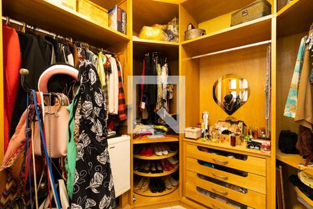 Casa à venda com 200m², 3 quartos e 2 vagasCloset da suíte