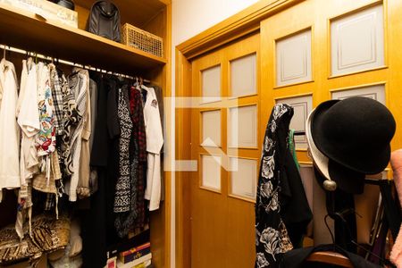 Casa à venda com 200m², 3 quartos e 2 vagasCloset da suíte