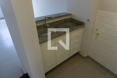 Cozinha de apartamento para alugar com 1 quarto, 31m² em Consolação, São Paulo