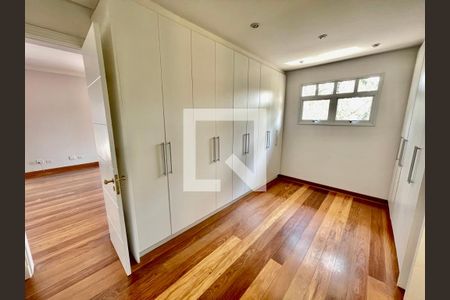 Casa à venda com 4 quartos, 1300m² em Chácara Flora, São Paulo