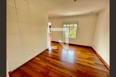 Casa à venda com 4 quartos, 1300m² em Chácara Flora, São Paulo