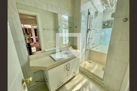 Casa à venda com 4 quartos, 1300m² em Chácara Flora, São Paulo