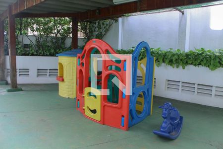 Apartamento à venda com 98m², 3 quartos e 2 vagas Apartamento à venda com 98m², 3 quartos e 2 vagasÁrea comum - Playground