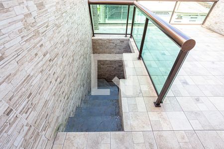 Escada Garagem / Varanda da Sala de casa para alugar com 2 quartos, 250m² em Vila Tibiriçá, Santo André