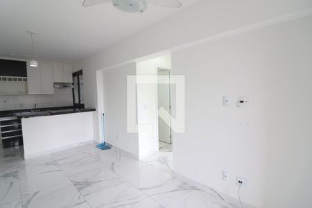Sala  de apartamento à venda com 2 quartos, 58m² em Vila Ester (zona Norte), São Paulo