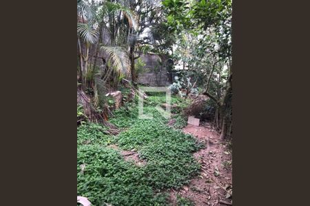 Casa à venda com 207m², 2 quartos e 2 vagas Casa à venda com 207m², 2 quartos e 2 vagasQuintal dos fundos