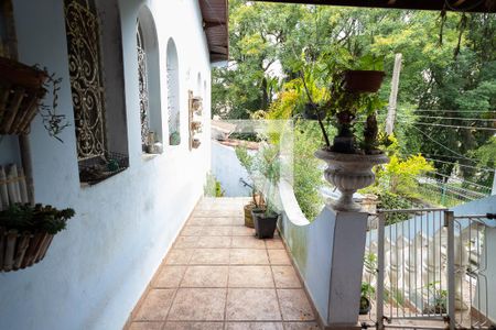 Casa à venda com 207m², 2 quartos e 2 vagas Casa à venda com 207m², 2 quartos e 2 vagasSacada