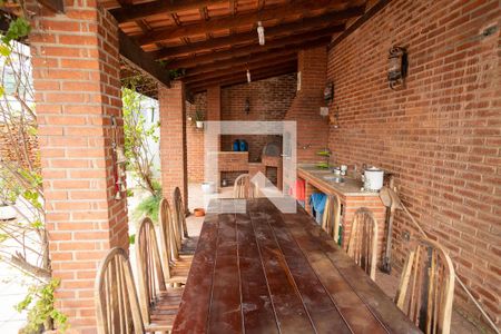 Casa à venda com 207m², 2 quartos e 2 vagas Casa à venda com 207m², 2 quartos e 2 vagasChurrasqueira