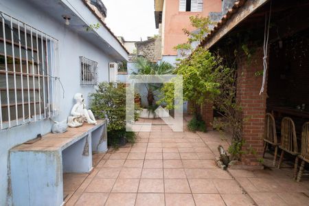 Casa à venda com 207m², 2 quartos e 2 vagas Casa à venda com 207m², 2 quartos e 2 vagasQuintal