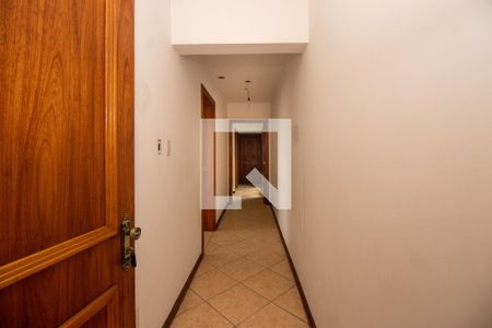 Corredor de apartamento para alugar com 3 quartos, 240m² em São João, Porto Alegre