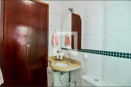 Casa à venda com 200m², 3 quartos e 4 vagasBanheiro da Suíte 1